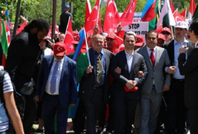 Los turcos de Canadá hicieron una procesión  contra así denominado “genocidio”